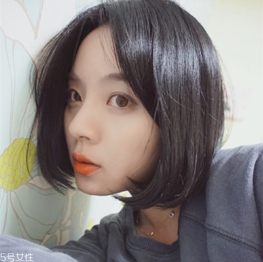 直發(fā)夾板怎么弄內扣 直發(fā)夾板弄卷發(fā)圖解