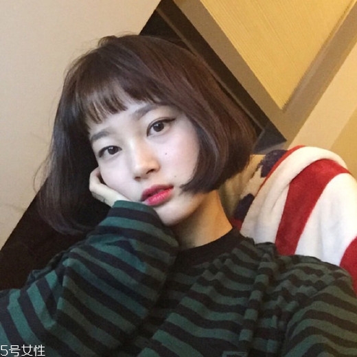 直發(fā)夾板怎么弄內扣 直發(fā)夾板弄卷發(fā)圖解