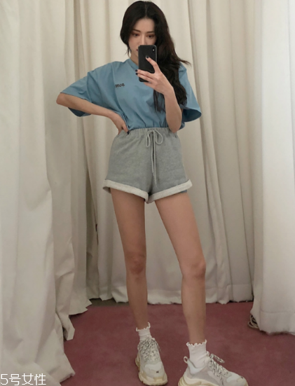 寬松t恤配什么褲子？寬松t恤搭配褲子圖片