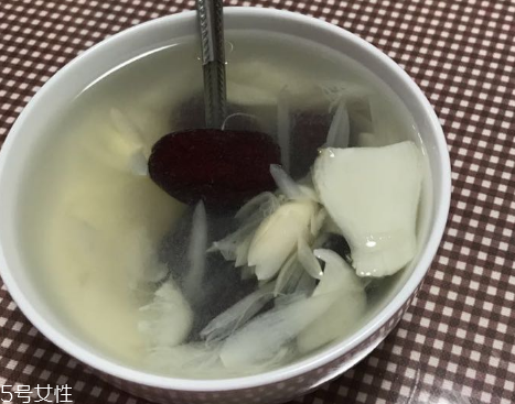 新鮮百合能泡水喝嗎？新鮮百合泡水好嗎？