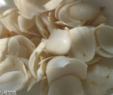 新鮮百合可以燉雞嗎？新鮮百合燉雞好吃嗎？
