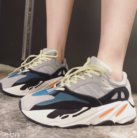 yeezy 700偏碼嗎？yeezy 700碼數(shù)正常嗎