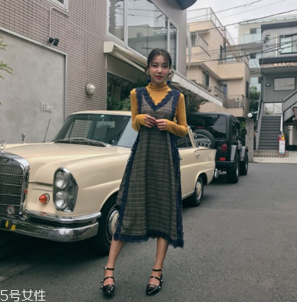 格子連衣裙搭配什么鞋子？格子連衣裙搭配技巧
