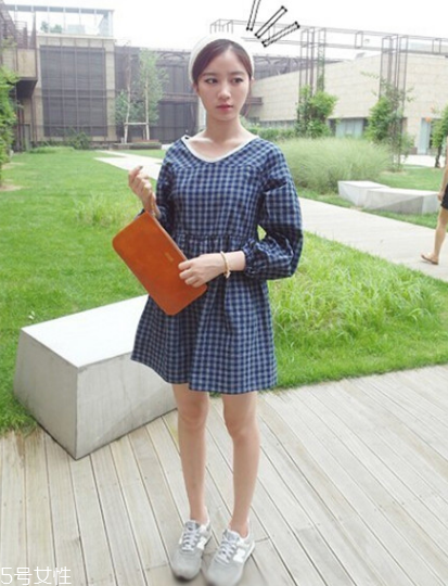 格子連衣裙搭配什么鞋子？格子連衣裙搭配技巧