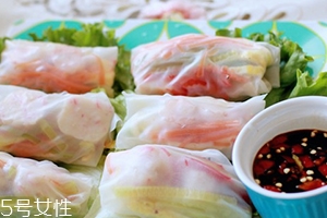 越南春卷皮用冷水還是熱水泡？越南春卷皮泡多久
