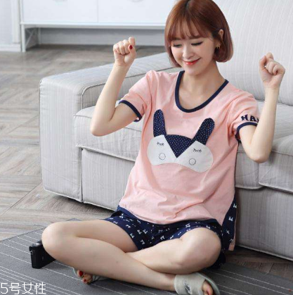 睡衣和睡袍哪個好？睡衣好還是睡袍好