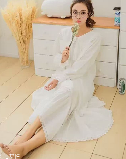 睡衣里面要穿內(nèi)衣嗎？睡衣里面穿不穿內(nèi)衣
