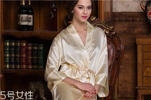 睡衣里面還要穿內(nèi)褲嗎？睡衣里面用不用穿內(nèi)褲