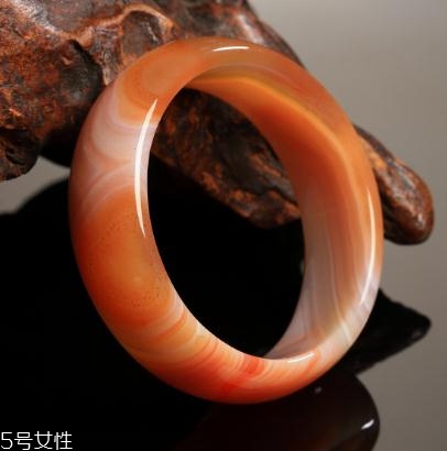 瑪瑙手鐲一般多少錢？瑪瑙手鐲市場行情