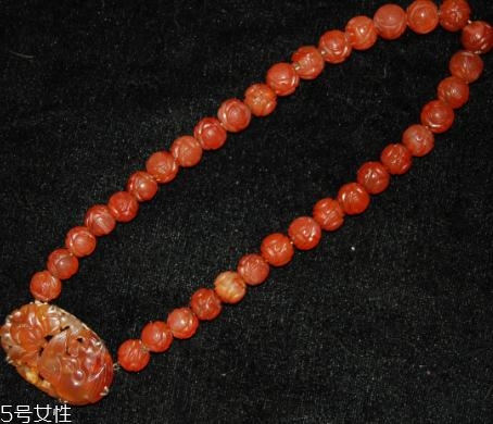 瑪瑙項(xiàng)鏈一般多少錢(qián)？瑪瑙項(xiàng)鏈?zhǔn)袌?chǎng)價(jià)位