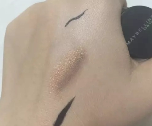 用防曬棒會花妝嗎？化妝了還能用防曬棒嗎