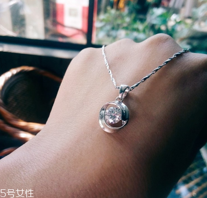項(xiàng)鏈s925是銀還是白金？項(xiàng)鏈s925屬于白金還是銀