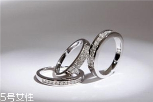 戒指可以戴右手嗎？戒指能戴在右手上嗎