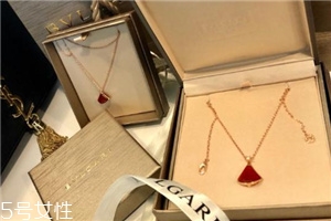 寶格麗扇子項鏈多少錢？寶格麗小扇子項鏈價格