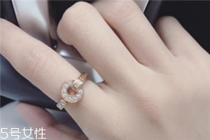 戒指和手鏈戴一只手嗎？戒指和手鏈能戴一邊嗎