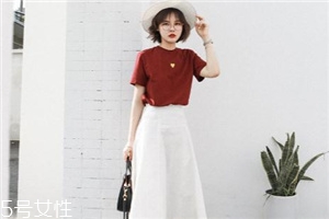 皮膚黃穿什么顏色顯白？適合黃皮女生的衣服顏色