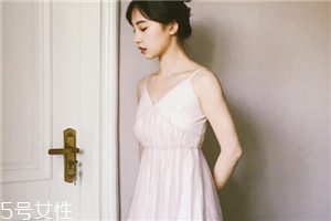 網(wǎng)紗連衣裙怎么搭配？網(wǎng)紗連衣裙搭配圖片