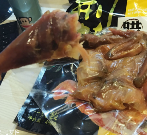 臘雞可以帶上飛機(jī)嗎？坐飛機(jī)可以帶臘雞嗎？