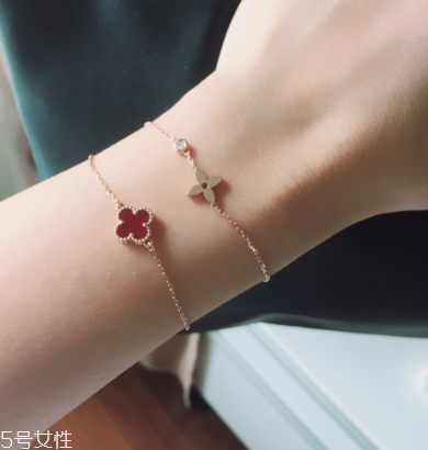 手鏈和腳鏈能同時(shí)帶嗎？手鏈和腳鏈的佩戴講究