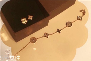 手鏈和腳鏈能同時(shí)帶嗎？手鏈和腳鏈的佩戴講究