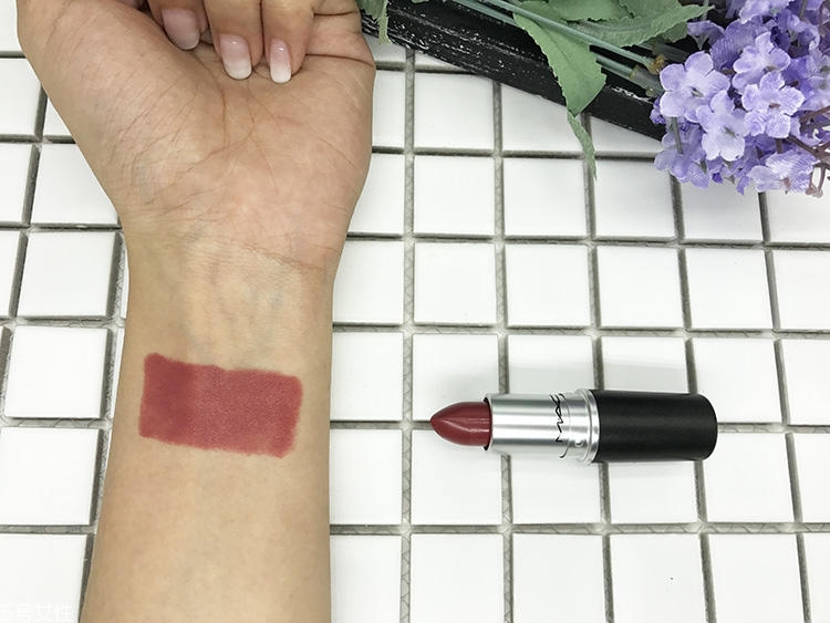 mac brick o la口紅日常嗎？mac brick o la上嘴圖