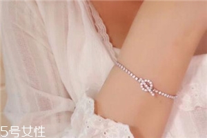 手鏈?zhǔn)裁搭伾每?？手鏈哪種顏色最好看