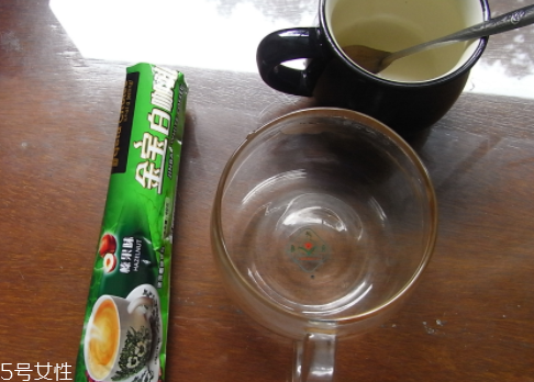 白咖啡是什么顏色？白咖啡是白色嗎？