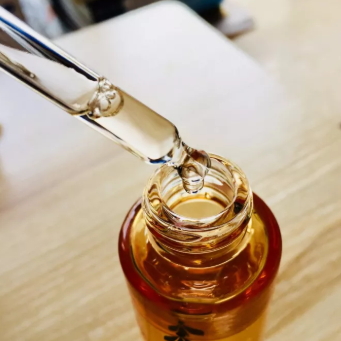 嬌蘭黃金復原蜜和雅詩蘭黛小棕瓶哪個好？