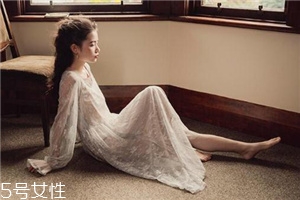 夏天穿什么樣的百褶裙好看？夏天適合穿什么百褶裙