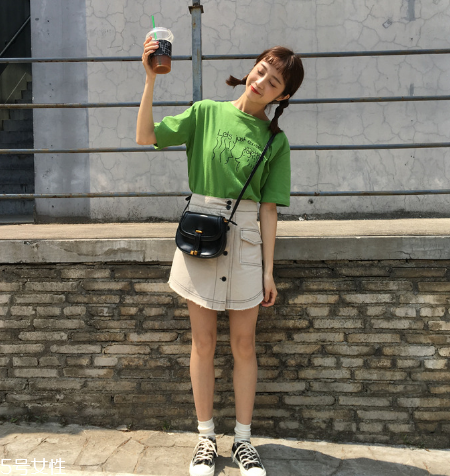 夏天穿什么顏色衣服顯白？夏天最顯白的衣服顏色