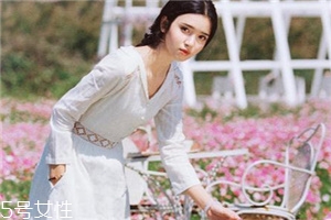 小白裙怎么搭配？小白裙搭配技巧