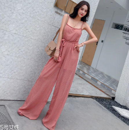 吊帶怎么搭配？吊帶搭配圖片