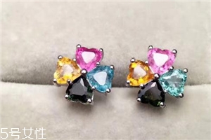耳釘要經(jīng)常拿下來(lái)嗎？耳釘需要經(jīng)常取下來(lái)嗎