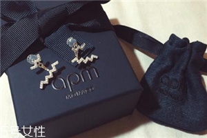 耳釘有血跡怎么清洗？耳釘上的血跡用什么洗？