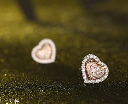 耳釘什么材質(zhì)的好？耳釘買什么材質(zhì)好？