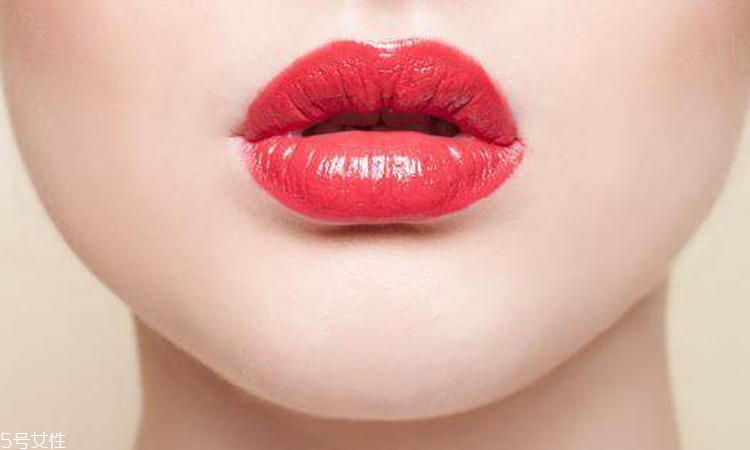 曬傷復(fù)古妝怎么簡(jiǎn)單畫 自然妝演繹別樣風(fēng)情