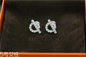 耳釘轉(zhuǎn)不動怎么辦？耳釘轉(zhuǎn)不動怎么處理？