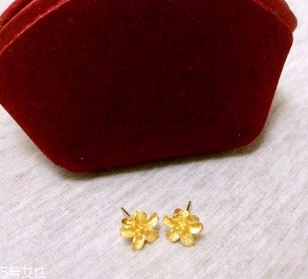 耳釘有沒(méi)有單賣(mài)的？耳釘可以只買(mǎi)一個(gè)嗎？