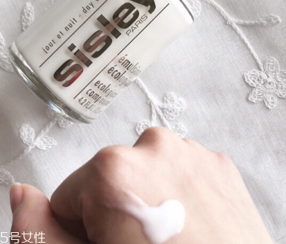 乳液可以當晚霜用嗎？乳液當晚霜用好嗎？