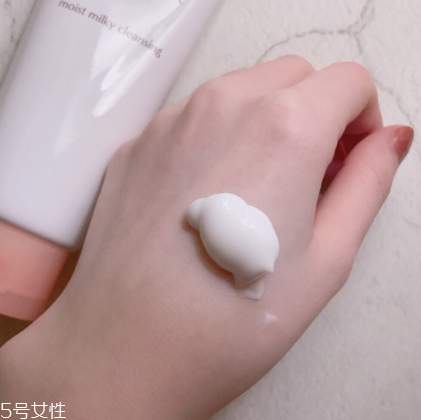 卸妝乳可以當(dāng)洗面奶用嗎？卸妝乳當(dāng)洗面奶用可以嗎？