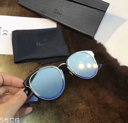 太陽鏡是玻璃鏡片嗎？太陽鏡鏡片是玻璃的嗎？