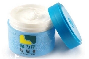 蛇油膏是蛇油做的嗎？蛇油膏里面有蛇油嗎？