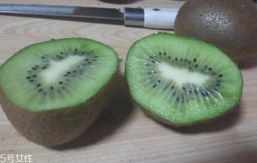 綠心獼猴桃硬的能吃嗎？硬的綠心獼猴桃能吃嗎？