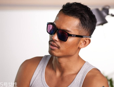 oakley眼鏡多少錢？歐克利眼鏡正品價格