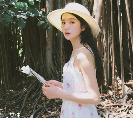 夏天拍照穿什么裙子好看？拍照適合穿什么裙子？