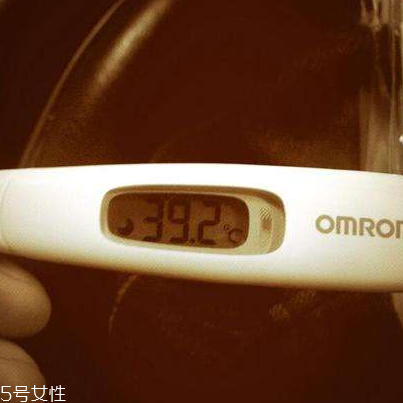 體溫計是熱脹冷縮嗎？體溫計原理