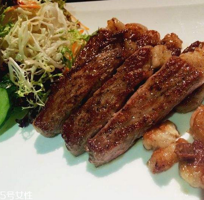 西冷牛排如何腌制肉嫩？西冷牛排腌制方法
