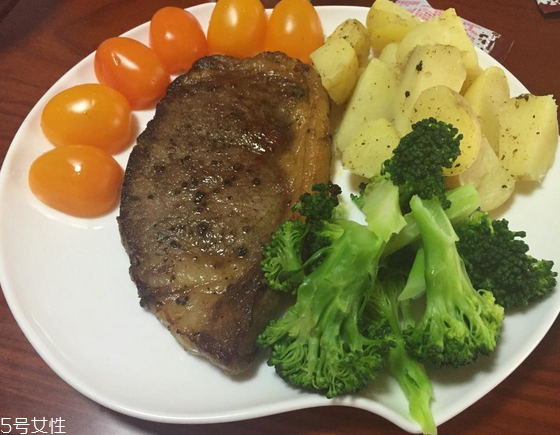 西冷牛排有肥肉嗎？西冷牛排是瘦肉嗎？