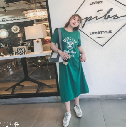 綠色連衣裙怎么搭配？綠色連衣裙搭配圖片