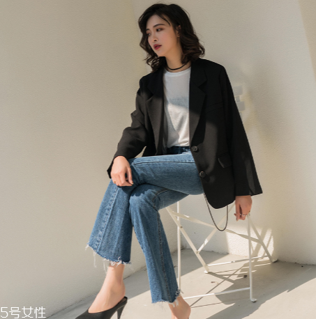 喇叭褲怎么搭配顯腿長？喇叭褲怎么穿顯高？